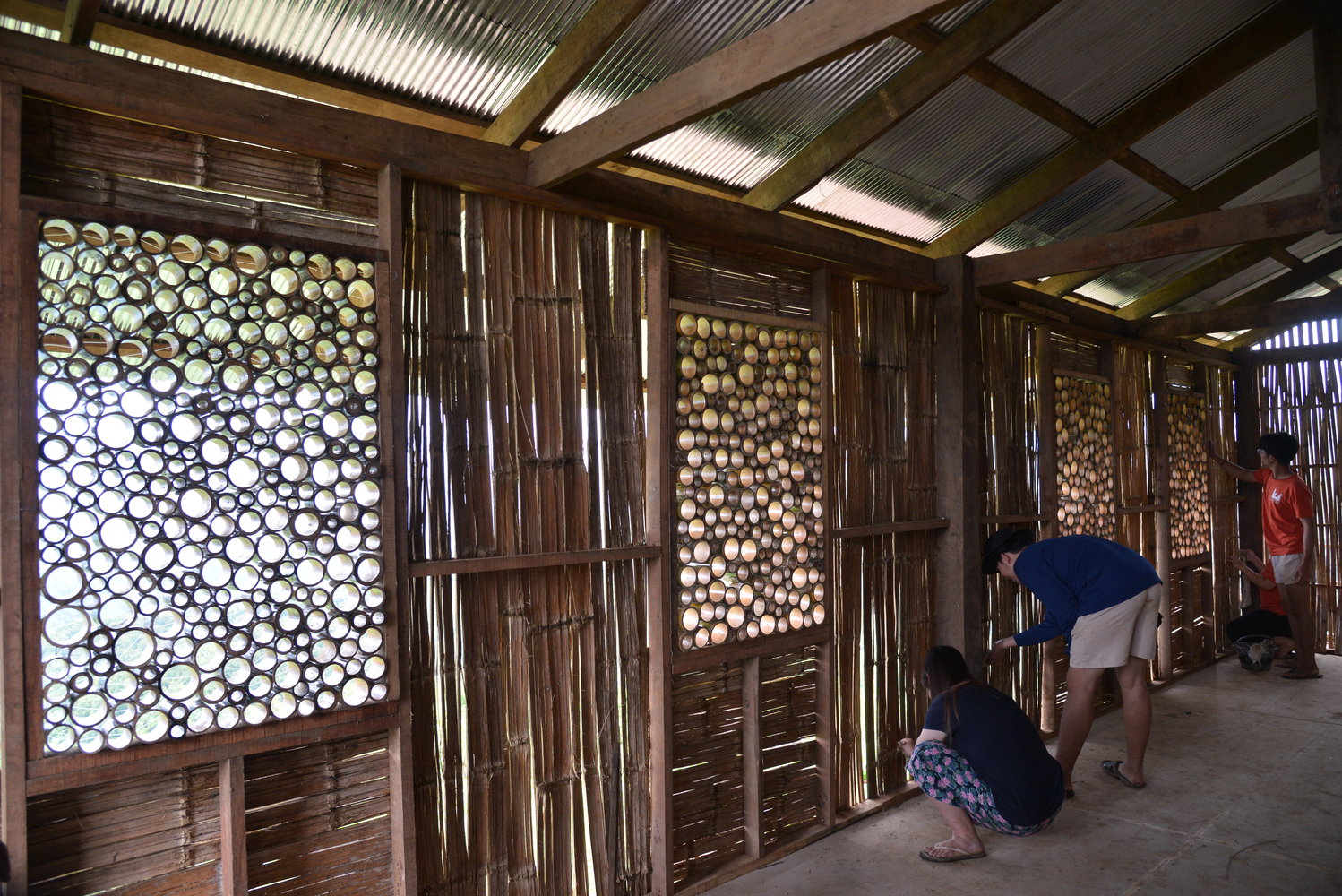 Mimarlık öğrencileri yerel malzemelerle öğrenci yurdu inşa etti