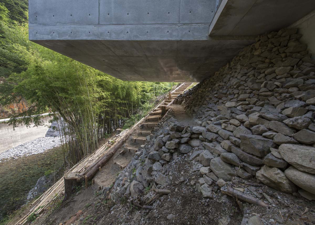 Minimalist tatil evi balıkçılık için tasarlanmış