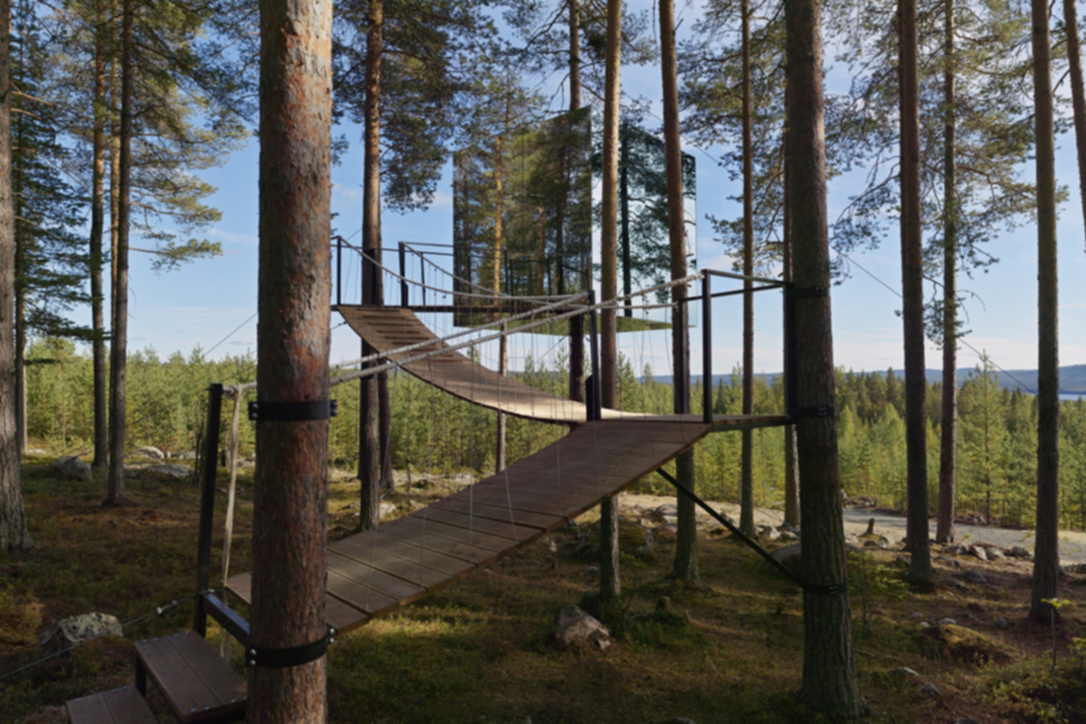 Bu yaz ormanın göbeğinde bir ağaç evde tatil yapmak istermisiniz?