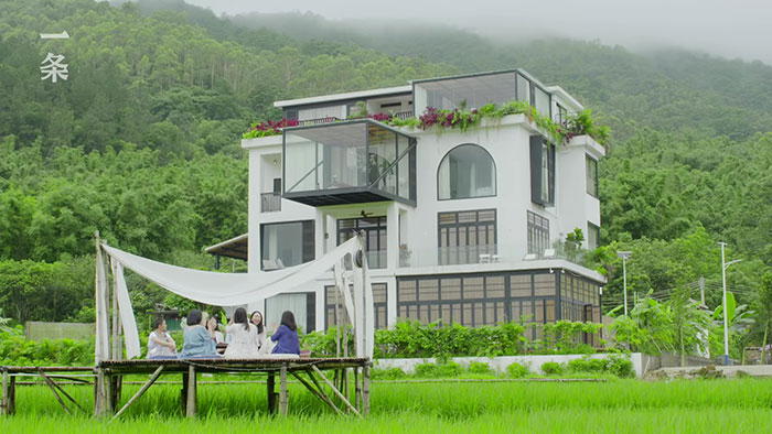 7 arkadaş emekliliklerinde birlikte yaşayacakları bu evi tasarladı