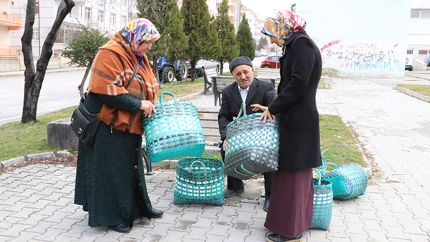 Ambalaj atıkları ileri dönüşüm ile çanta oluyor