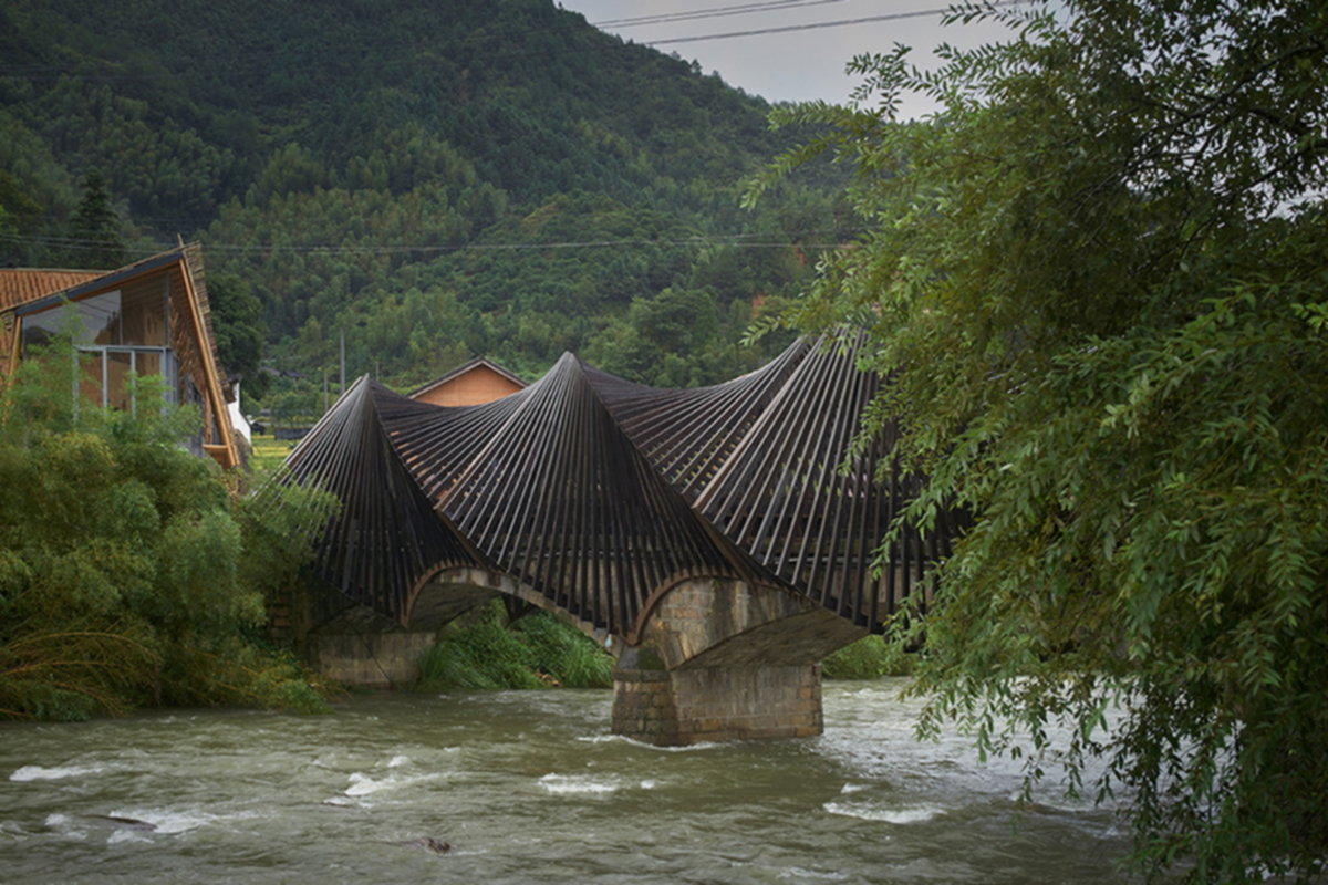 Küçük Köyün Çağdaş Tasarımlı Bambu Yapıları