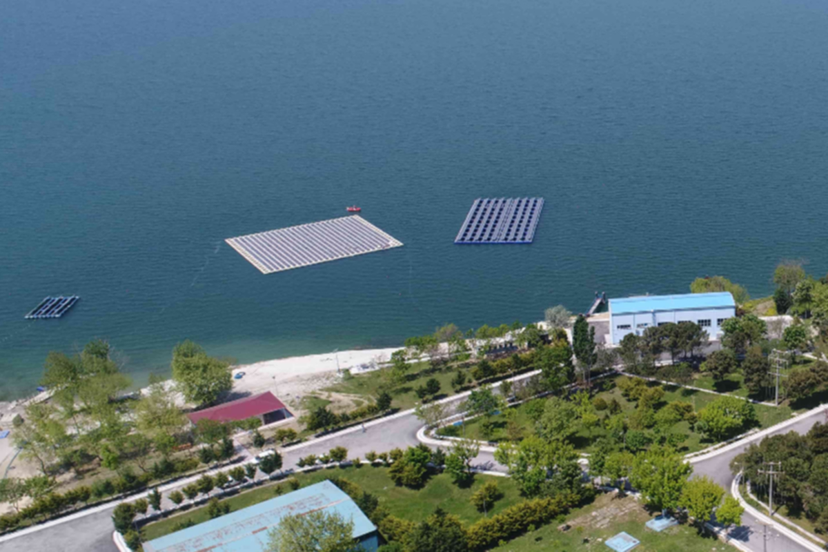 Turkiye Nin Ilk Yuzen Gunes Enerjisi Santrali Devrede Gelecegi Yesil Tasarla Yesilodak Com