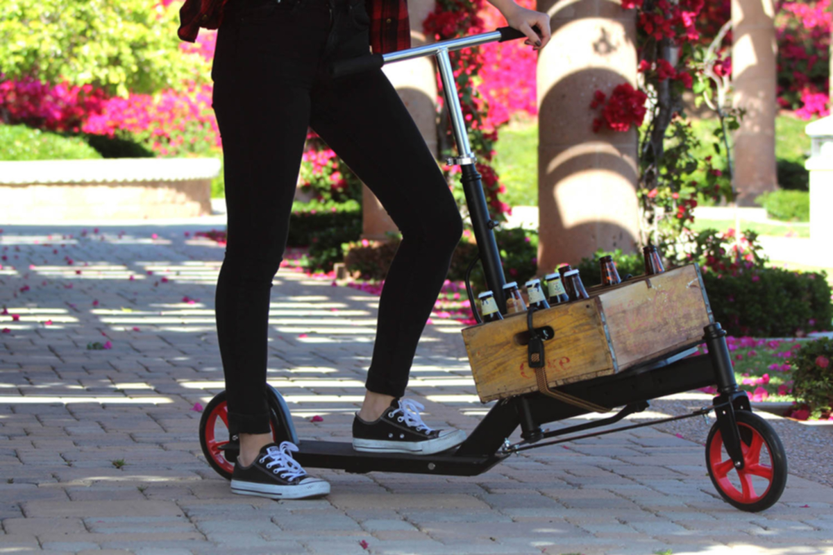 Dünyanın ilk kent kargo scooter’ı yaklaşık 22 kiloya kadar yük taşıyabiliyor